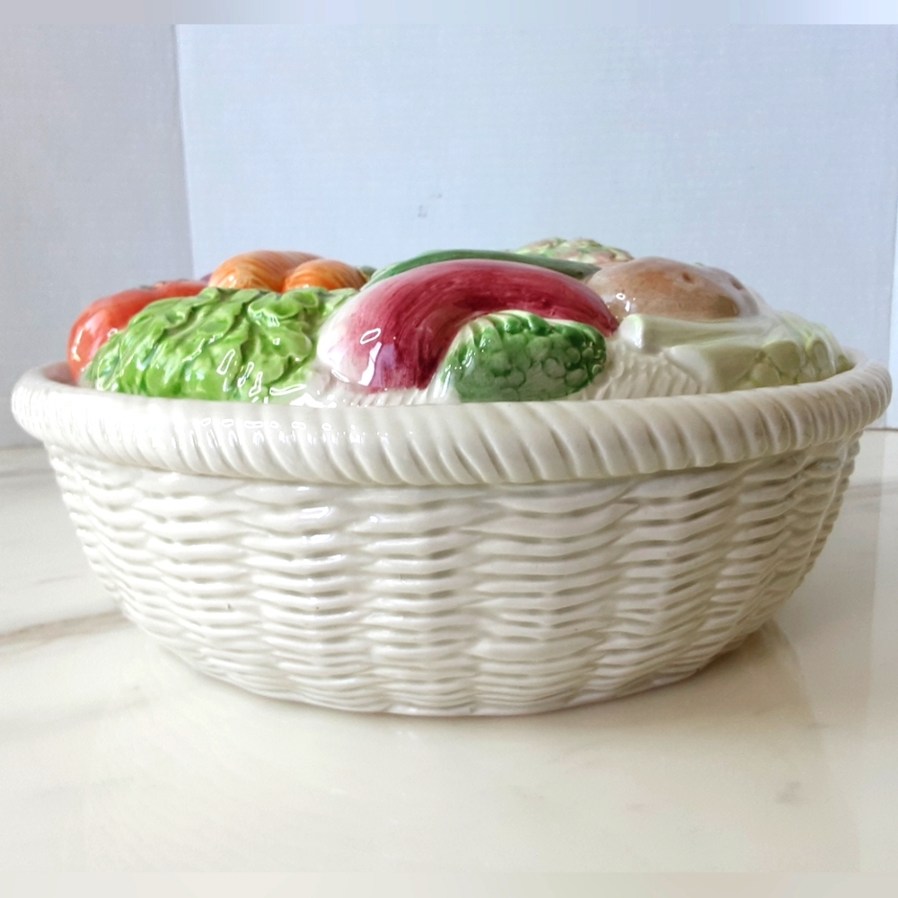 FITZ & FLOYD Round Covered Casserole Dish Garden Basket Vege